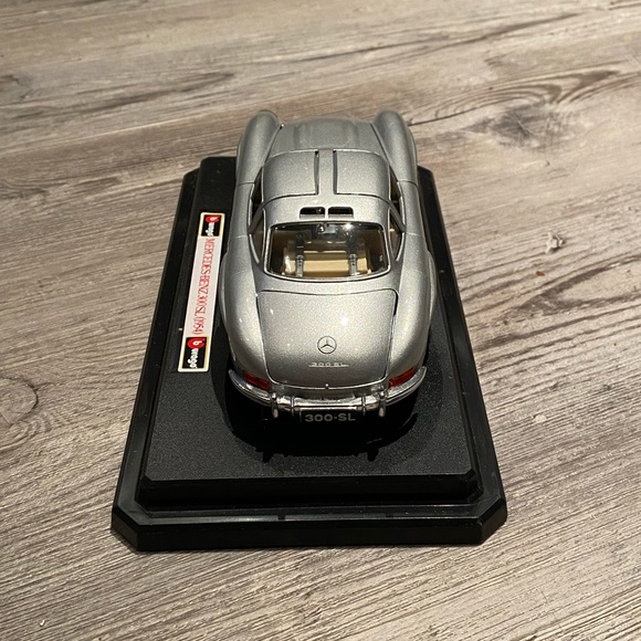 Burago 1954 Mercedes 300SL Die Cast Model 1/24 Scale Metal Car Car Silver - Picture 5 of 9